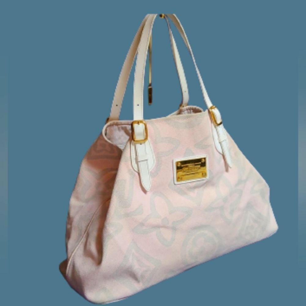 💯 Authentic Louis Vuitton Tote Bag 🍀 - Picture 5 of 17